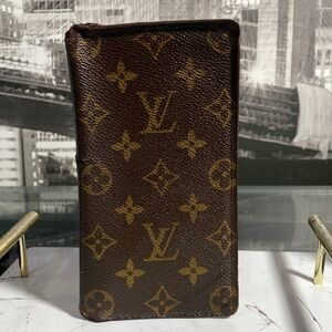 Authentic Louis Vuitton Monogram checkbook holder